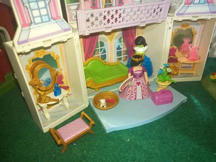 Lot princesses playmobil (fontaine 4137, château transportable 5419, - photo numéro 7