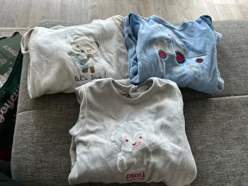 Lot 3 pyjamas une pièce à pied hiver taille 23 mois