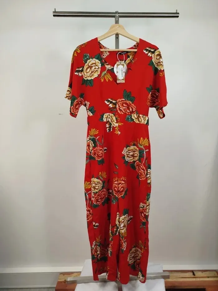 Combinaison rouge Neuve Boohoo - taille 36 - motifs fleurs pivoine A616