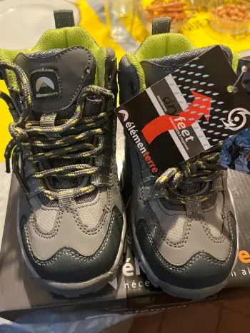 Chaussure de randonnée gris vert taille 30