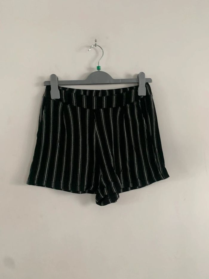 Short à rayures