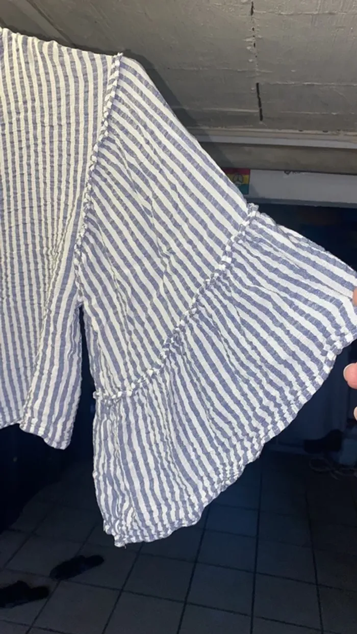 Blouse Bershka taille S - photo numéro 2