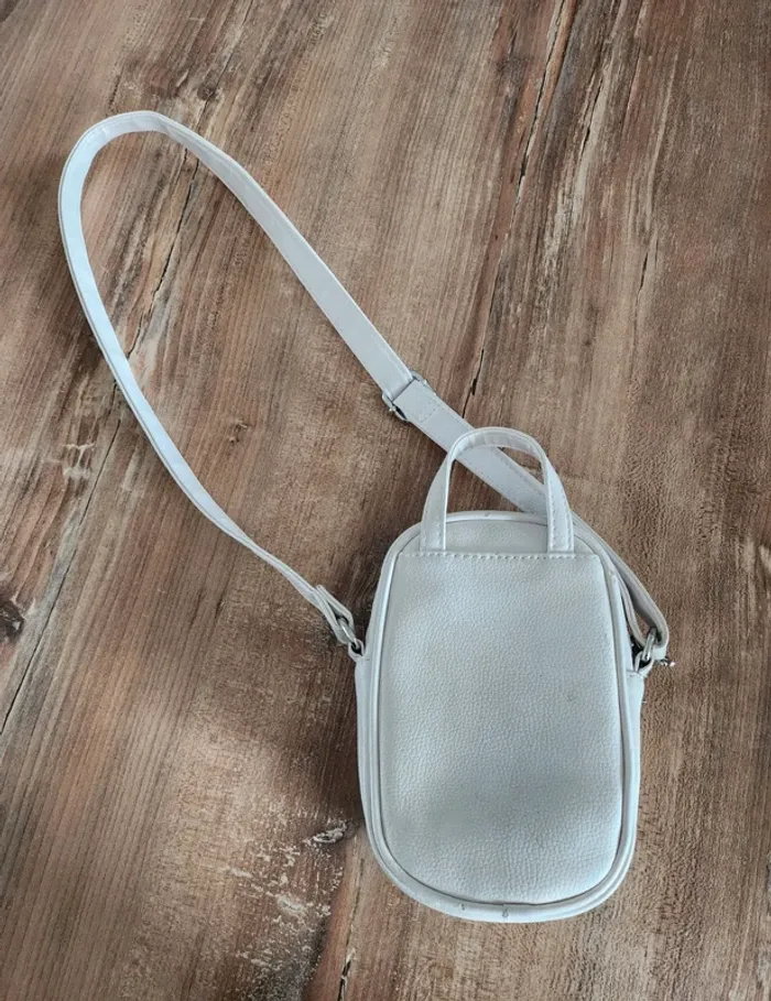 sacoche sac bandoulière réglable Stitch blanche disney blanc en bon état cuir synthétique - photo numéro 4