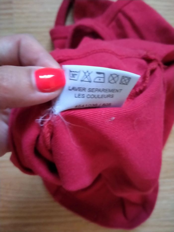 Débardeur rouge. Femme. Cache Cache.
Taille 1 - photo numéro 8
