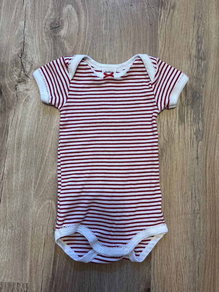 Lot 4 bodies manches courtes 3 mois Petit Bateau - photo numéro 8