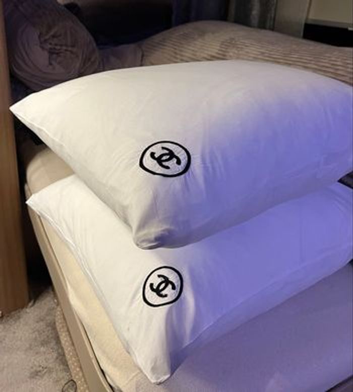 Taie d'oreiller brodé