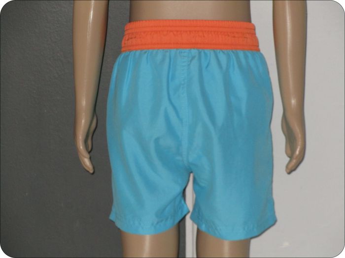 👦🏻 Short de bain 4 ans 👦🏻 - photo numéro 4