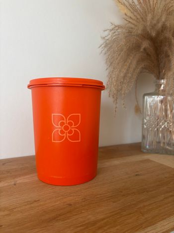 Vintage boîte Tupperware soleil orange