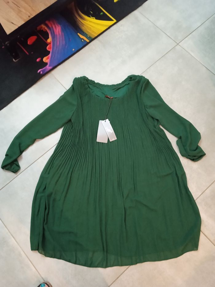 Robe plissée vert. Neuve étiquette achat - photo numéro 2