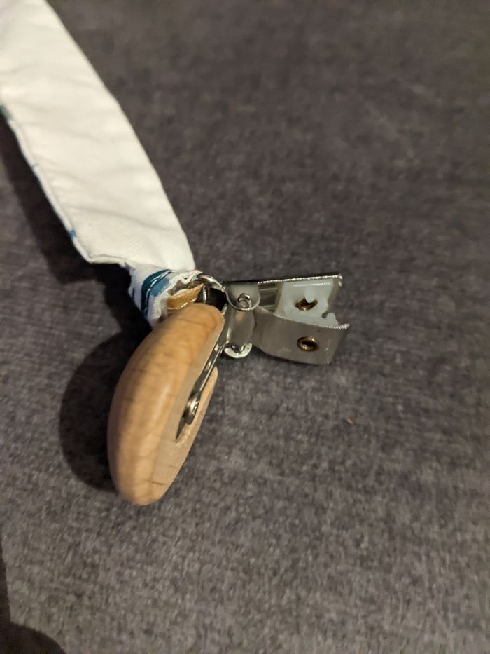 Attache tétine ocre - photo numéro 5