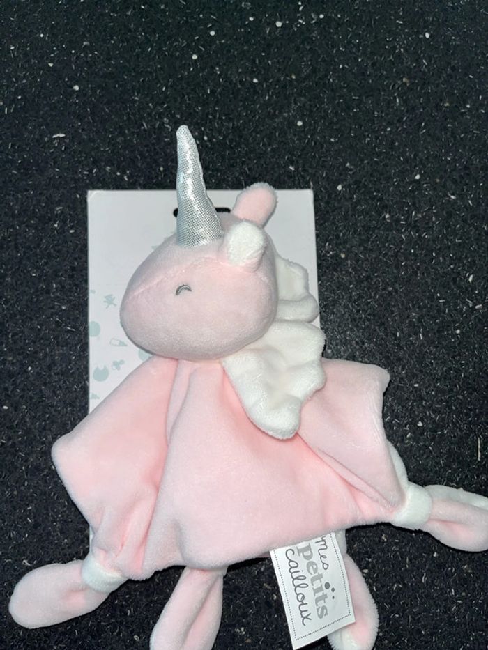 Doudou licorne rose blanc corne argentée