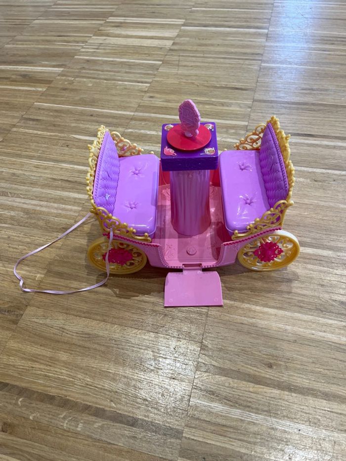 Carrosse de Barbie - photo numéro 2