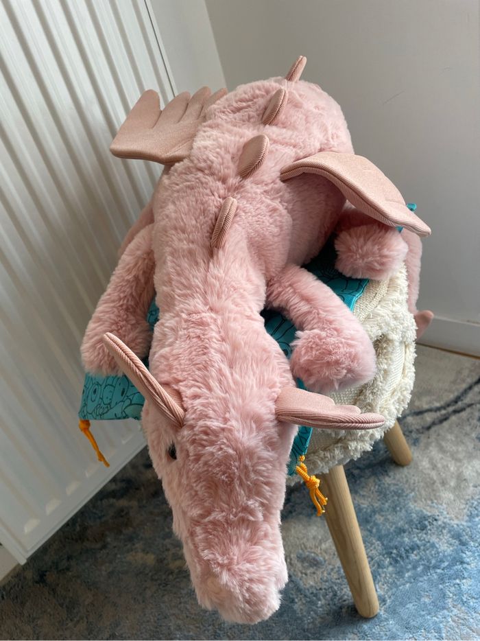 Enorme Peluche JEllYCAT HUGUE DRAGON ROSE 🩷 - photo numéro 9
