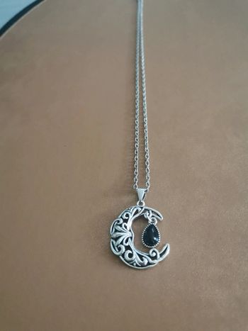 Collier et pendentif spirituel lune et pierre noire