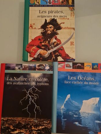 3 livres Miroirs de la connaissance  - à manipuler -  comme neuf