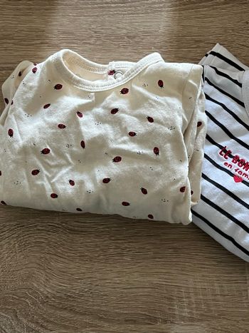 Lot 2 pyjamas Kiabi 1 mois. 