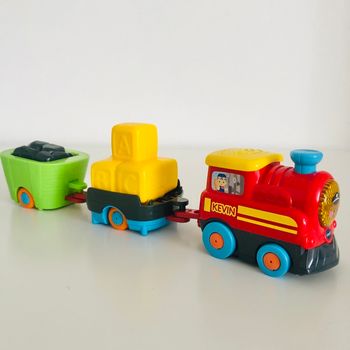 Train interactif avec deux remorques Tut Tut Bolides Vtech 