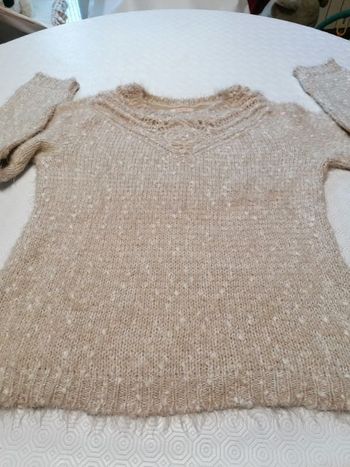 Beau pull très doux de belles qualités comme neuf