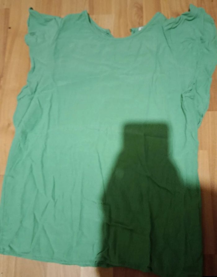 😎 Tee-shirt Stradivarius – Taille M, vert, parfait pour le quotidien ✨ - photo numéro 2