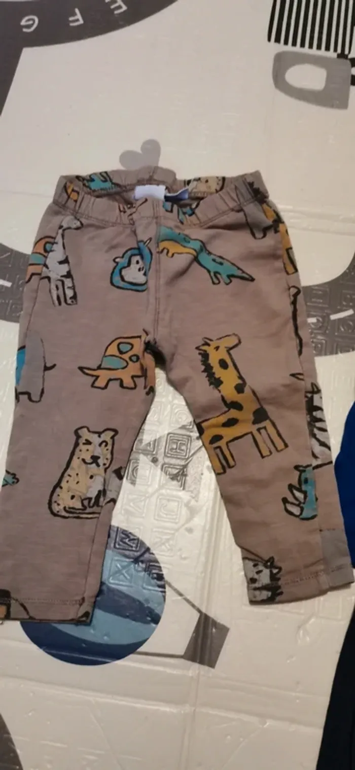 Lot 5 pantalons 12 mois - photo numéro 4