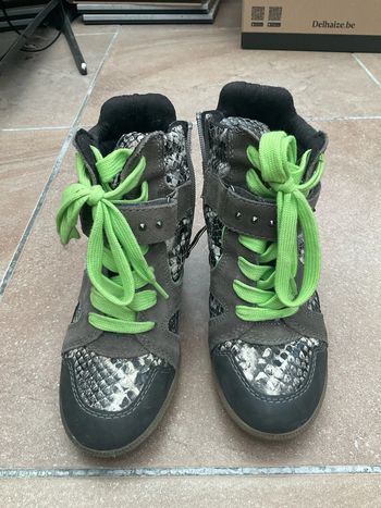 Baskets compensées grise/ blanc serpent lacets vert fluo 37