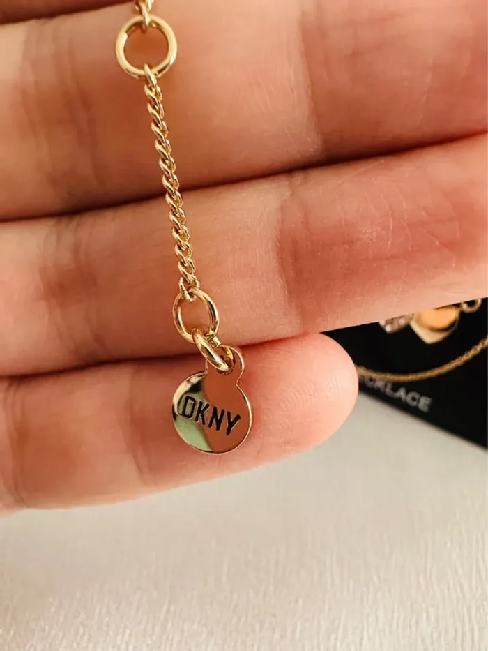 Collier DKNY doré double cœur strass – authentique, raffiné, neuf - photo numéro 5