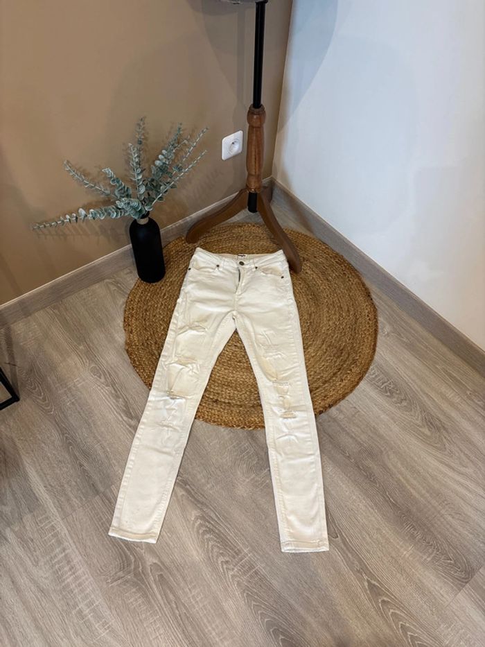 Jeans à trou Jennyfer taille 34