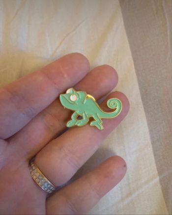 Pin’s NEUF Pascal du dessin animé de Disney : Raiponce