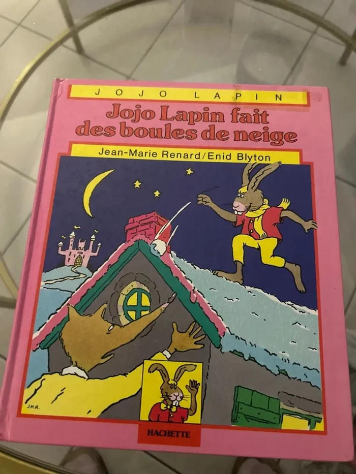 Jojo lapin fait des boules de neige