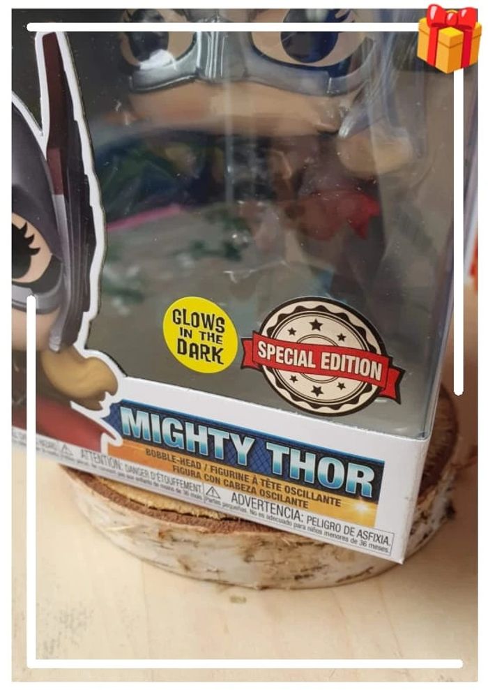Funko Pop Mighty Thor 1046 Special Edition qui brille dans le noir - photo numéro 2