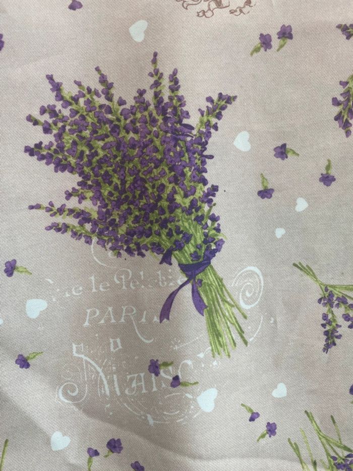 Magnifique nappe souvenir de Provence 🪻 - photo numéro 3