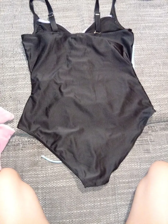 Maillot de bain une pièce - photo numéro 3