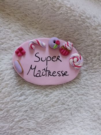 Magnet super maîtresse rose pâle