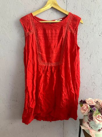 Robe rouge sans manches Mango