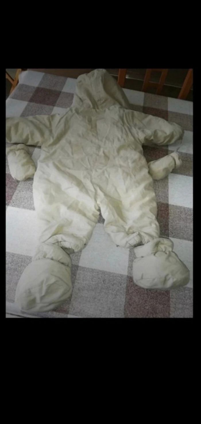 Combinaison 9 mois écru Épaisse
Avec moufles et pieds amovibles in extenso 9€ - photo numéro 3