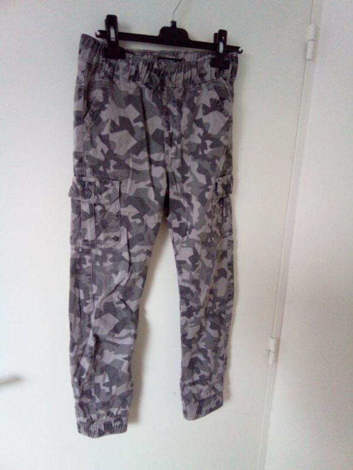Pantalon camouflage gris