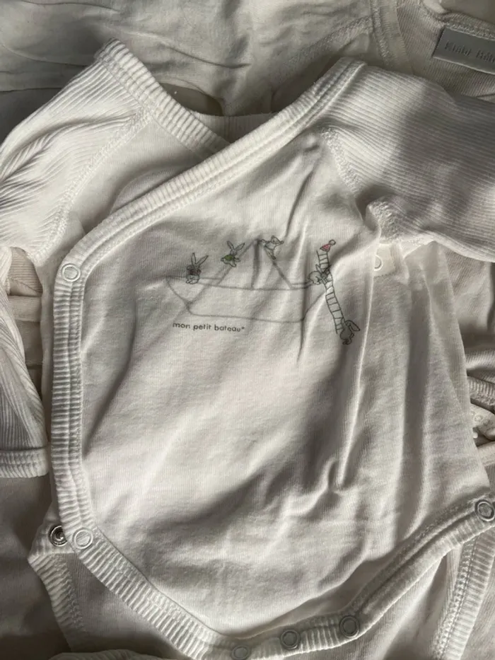 Lot de 8 bodies blanc taille 1 mois mixte - photo numéro 2