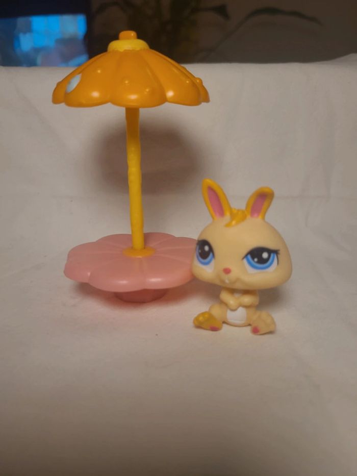 lapin petshop avec sa petite table et son parasol - photo numéro 4