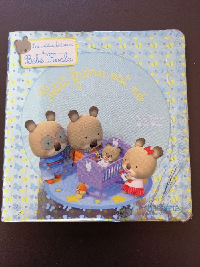 Livre Petit frère est né en bon état
