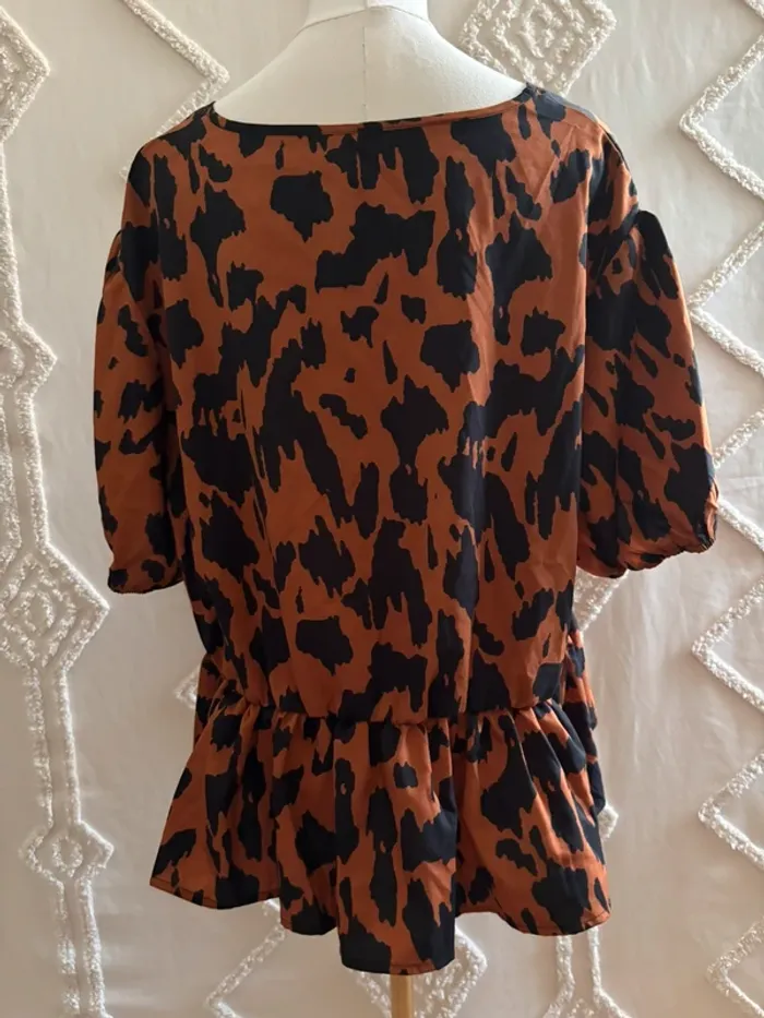 Blouse SHEIN Curve imprimée graphique brun/noir – manches bouffantes, taille 3XL - photo numéro 3