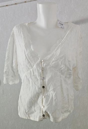 Chemisier.
Camaïeu.
Taille :XL,
Neuf, petite tâche sur le bout de manche