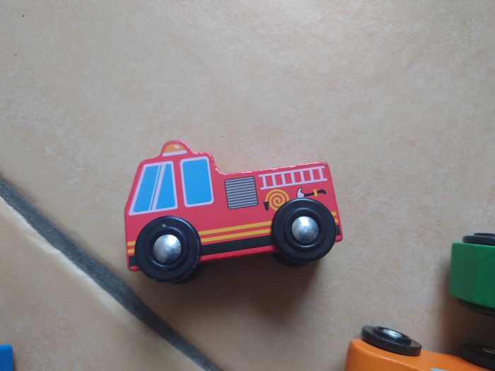 Lot de voitures en bois - photo numéro 3