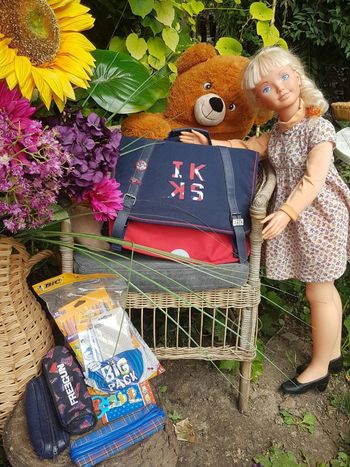 Cartable IKKS thème anglais + trousses british Freegun et écossais ou cuir + Big Pack Bic + ciseaux