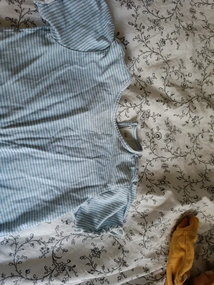 Tee shirt manches courtes à volants H&M 98cm rayé bleu et blanc - photo numéro 2