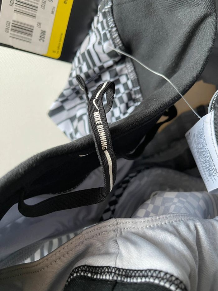 Short neuf & étiquetté Nike running Dri Fit motif damier psychédélique - photo numéro 11