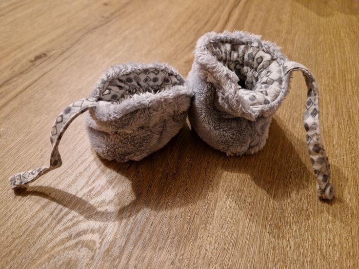 Chaussons réversibles 3/6 mois - photo numéro 4