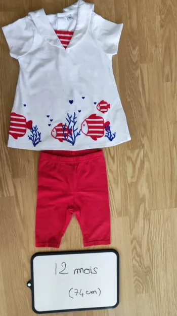 t-shirt + pantalon taille 12 mois
