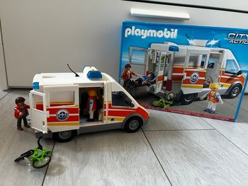 Ambulance playmobil boîte