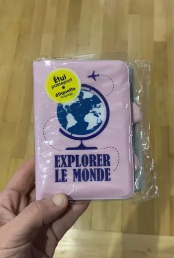 Étui passeport avec étiquette bagage