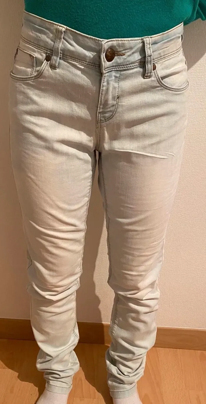 Jean a trou Jennifer taille 36 - photo numéro 5